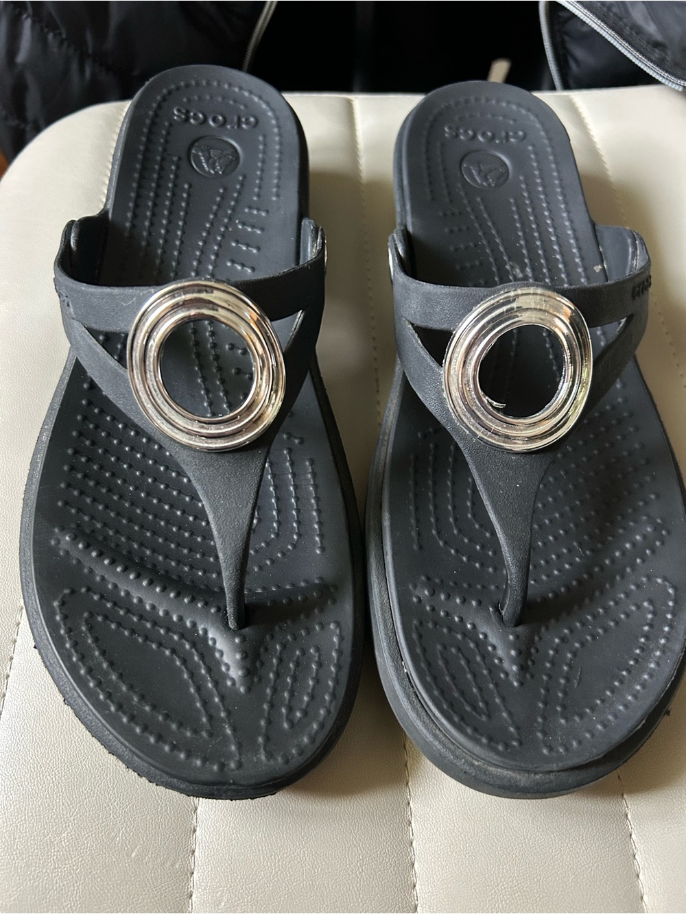 Crocs Sanrah Black Wedge Sandals Size 7